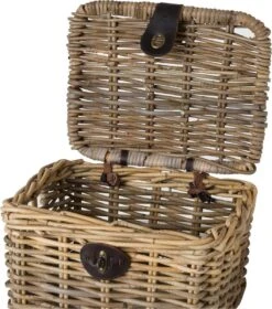 Fastrider Sera Rotan Fietsmand - Naturel - 8L - Handgemaakt - Met Klep -Fietsen Kortingswinkel 1059x1200