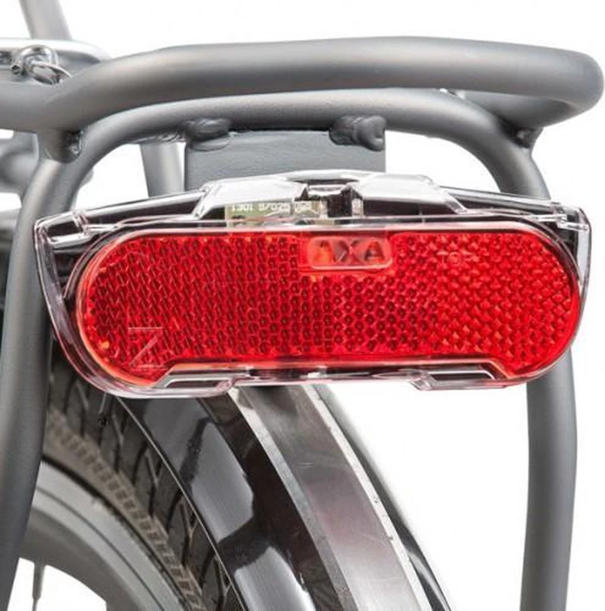 AXA Slim Steady – Fiets Achterlicht - LED Fietsverlichting - 50 Mm - Rood 4 AXA Slim Steady – Fiets Achterlicht - LED Fietsverlichting - 50 Mm - Rood - Afbeelding 4