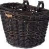 Basil Darcy L Fietsmand - Voor - Rotan - Inclusief Riempjes - Zwart Melee