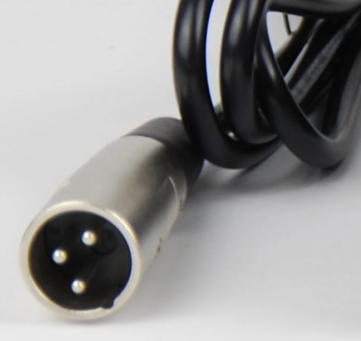 Universele Fietsaccu Lader - Elektrische Fietsoplader - 24V - 2A - Met XLR 3 Pins Stekker 5 Universele Fietsaccu Lader - Elektrische Fietsoplader - 24V - 2A - Met XLR 3 Pins Stekker - Afbeelding 5