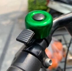 Stoere Fietsbel - Racefiets - Kinderfiets - Geluid - Diverse Kleuren - GROEN -Fietsen Kortingswinkel 1200x1179 9