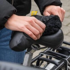 Sunny Bum Zadelhoes, Fietszadel Dames En Heren, Waterdicht En Comfortabel, Incl. Fietsslot En Veiligheidskabel, Dubbelzijdig Zadel Met Schapenvacht 16 Sunny Bum Zadelhoes, Fietszadel Dames En Heren, Waterdicht En Comfortabel, Incl. Fietsslot En Veiligheidskabel, Dubbelzijdig Zadel Met Schapenvacht -Fietsen Kortingswinkel 1200x1200 1514