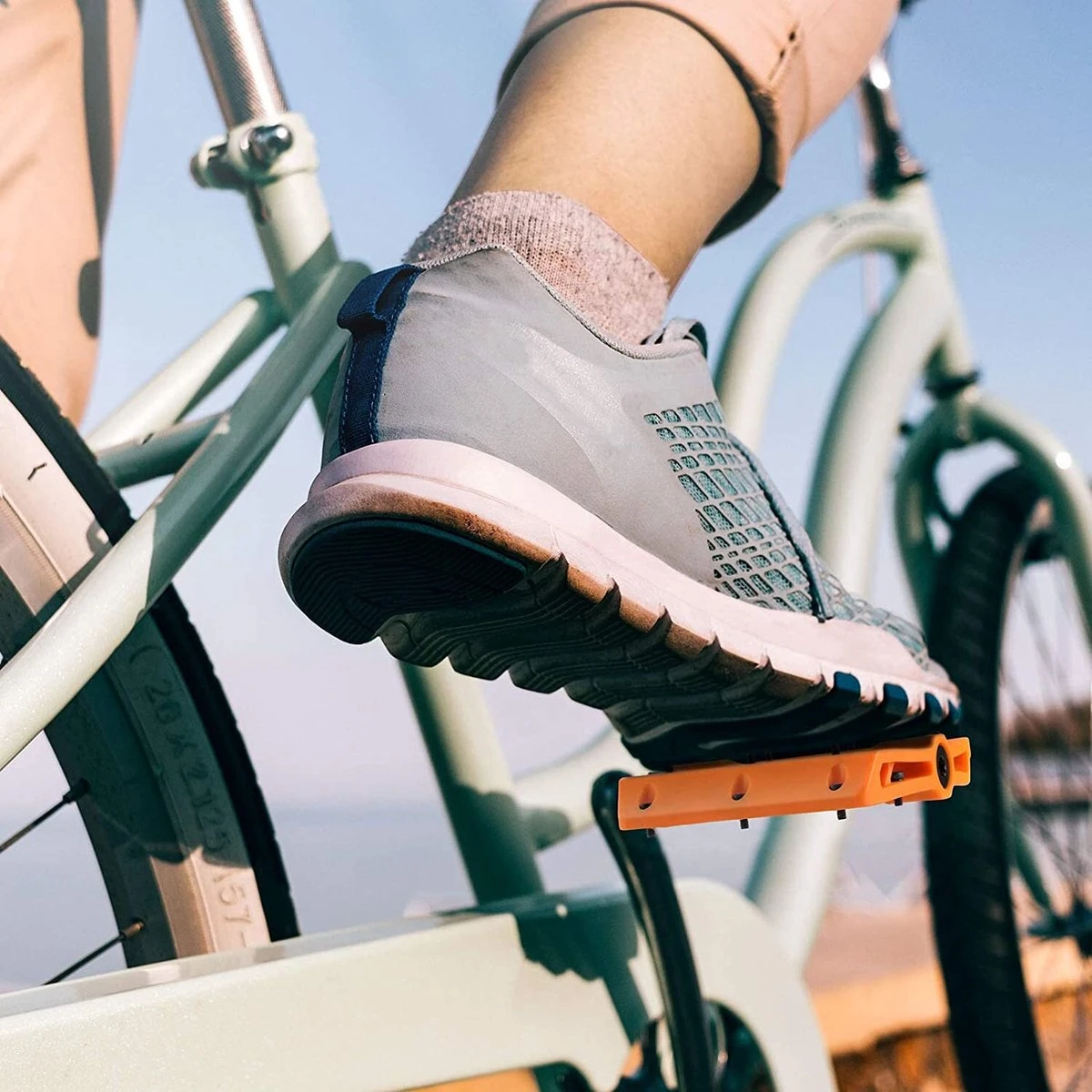 Zacro Fietspedalen - Nylon Antislip Mountainbike Pedalen - Platformpedalen - 9/16 - 2 Lagers - Antislip Waterdicht Anti Stof - Oranje 2 Zacro Fietspedalen - Nylon Antislip Mountainbike Pedalen - Platformpedalen - 9/16 - 2 Lagers - Antislip Waterdicht Anti Stof - Oranje - Afbeelding 2