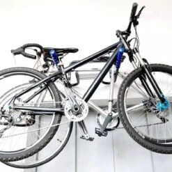 Merkloos Decopatent® Fiets Ophangsysteem Voor 2 Fietsen - Fietsenrek - Legplank Voor Helm - Fietshaak - Muurbeugel Fiets - Wandmontage -Fietsen Kortingswinkel 1200x1200 164