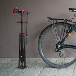 LifeGoods Fiets Montagestandaard - Fietsreparatie Racefiets / MTB - Incl. Stuurhouder - Zwart/Rood 18 LifeGoods Fiets Montagestandaard - Fietsreparatie Racefiets / MTB - Incl. Stuurhouder - Zwart/Rood -Fietsen Kortingswinkel 1200x1200 183