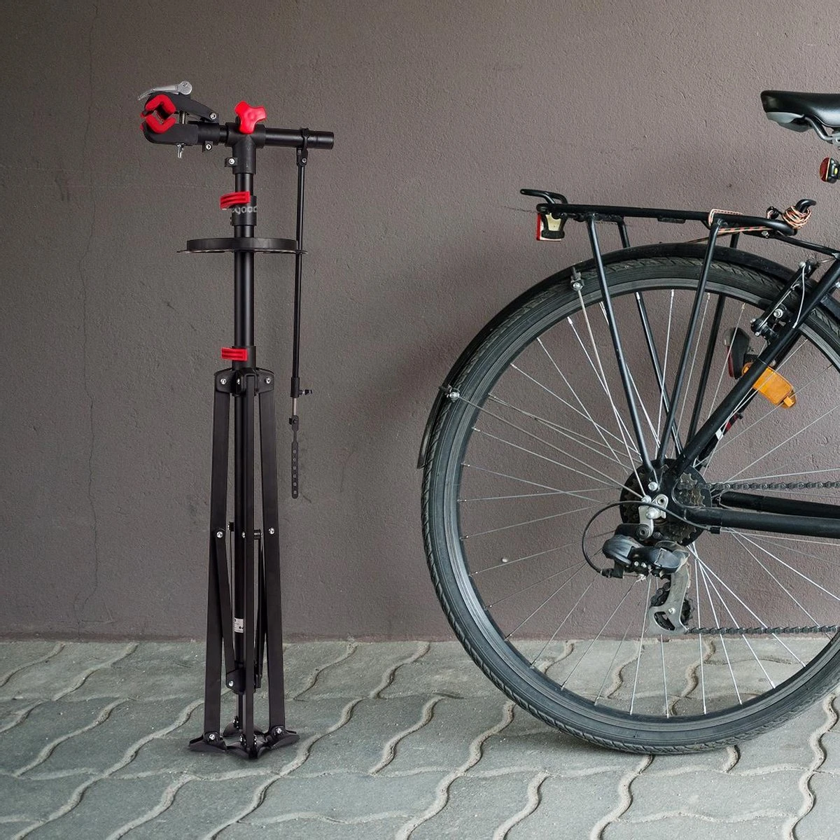 LifeGoods Fiets Montagestandaard - Fietsreparatie Racefiets / MTB - Incl. Stuurhouder - Zwart/Rood 9 LifeGoods Fiets Montagestandaard - Fietsreparatie Racefiets / MTB - Incl. Stuurhouder - Zwart/Rood - Afbeelding 9