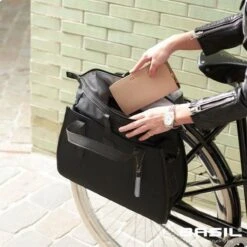 Basil Noir Stuurtas - Enkele Fietstas - Zwart - 17 Liter -Fietsen Kortingswinkel 1200x1200 374