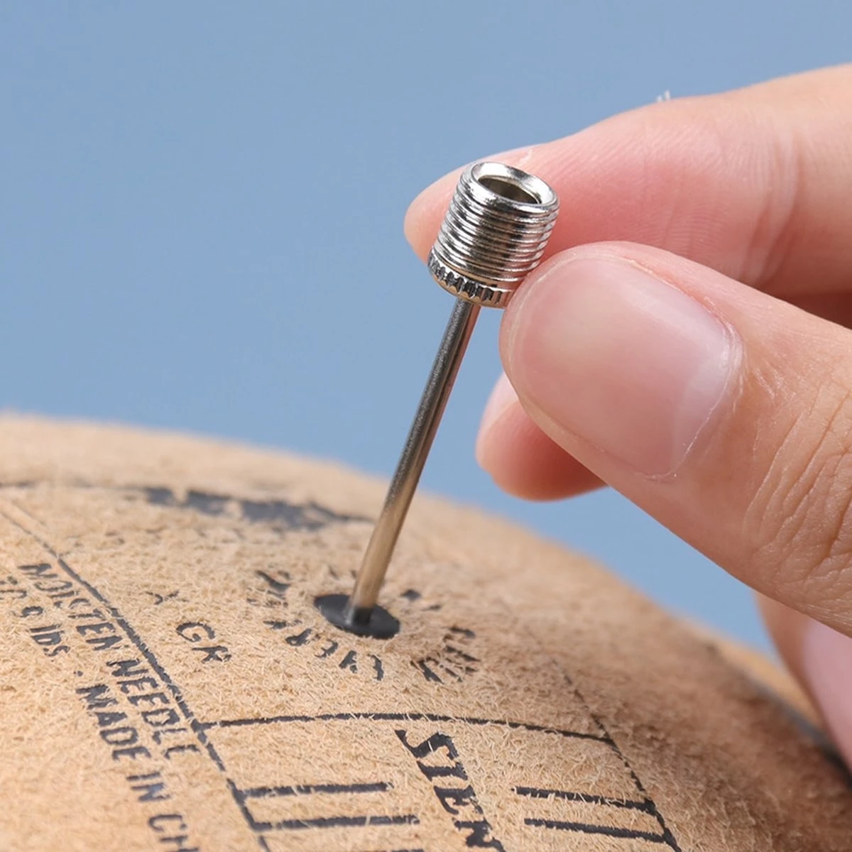 Ventielnaald Balpomp - Ballenpomp Naalden - Voetbalpomp - Basketbalpomp - Opblaasventiel - Ventiel Van Bal Naar Auto - Amerikaans - RVS 1 Ventielnaald Balpomp - Ballenpomp Naalden - Voetbalpomp - Basketbalpomp - Opblaasventiel - Ventiel Van Bal Naar Auto - Amerikaans - RVS