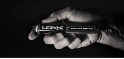 LEZYNE POCKET DRIVE BLACK/HI GLOSS 15 LEZYNE POCKET DRIVE BLACK/HI GLOSS -Fietsen Kortingswinkel 1200x574 1