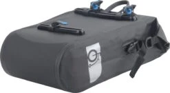 De HikeMeister® Prophete Roll Top E Bike Luxe Waterdichte Enkele 19 Liter Fietstas – Zwart – Met Reflectie Veiligheid – 100% Waterdicht Met Schouderriem 14 De HikeMeister® Prophete Roll Top E Bike Luxe Waterdichte Enkele 19 Liter Fietstas – Zwart – Met Reflectie Veiligheid – 100% Waterdicht Met Schouderriem -Fietsen Kortingswinkel 1200x657 3