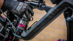 Muc-Off Matt Finish Detailer Beschermspray 250ML 10 Muc-Off Matt Finish Detailer Beschermspray 250ML -Fietsen Kortingswinkel 1200x675 10