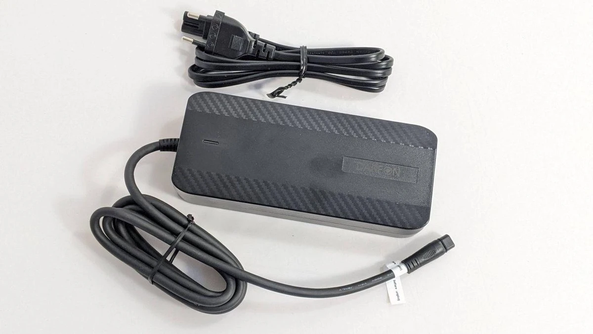 Elektrische Fietsoplader DT Darfon STEPS E5000/E6100 36V 2A (Cortina) 2 Elektrische Fietsoplader DT Darfon STEPS E5000/E6100 36V 2A (Cortina) - Afbeelding 2