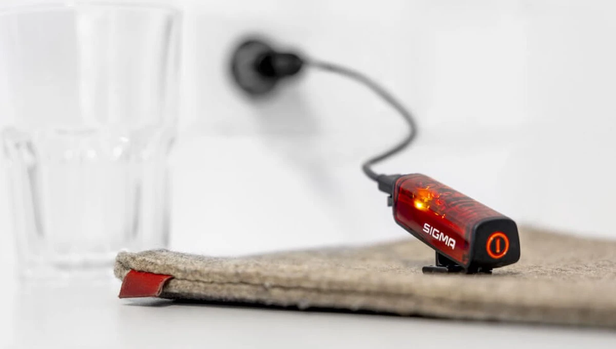SIGMA SPORT Sigma Blaze USB Fietsachterlicht - Achterlicht Met Remlicht Functie - Oplaadbaar 7 SIGMA SPORT Sigma Blaze USB Fietsachterlicht - Achterlicht Met Remlicht Functie - Oplaadbaar - Afbeelding 7