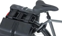 Basil Urban Dry Dubbele Fietstas - Zwart - 50 Liter 21 Basil Urban Dry Dubbele Fietstas - Zwart - 50 Liter -Fietsen Kortingswinkel 1200x713 1