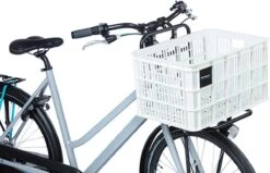 Basil Fietskrat L - Groot - 40 Liter - Wit -Fietsen Kortingswinkel 1200x773