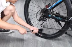 Giyo Fietspomp Mini - Fietspomp Met Drukmeter - Pomp Fiets Mini - 8.3 Bar - Inclusief Naaldventiel En Fietsbandreparatieset -Fietsen Kortingswinkel 1200x798 9