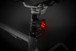 AXA Niteline T4R LED Fietslampjes Voor En Achter - Fietsverlichting USB Oplaadbaar -Fietsen Kortingswinkel 1200x800 33