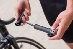 BBB Cycling WindWave Minipomp - Fietspomp - Pomp Fiets Mini - 7 Bar - Zwart - 25 Cm - BMP-54 13 BBB Cycling WindWave Minipomp - Fietspomp - Pomp Fiets Mini - 7 Bar - Zwart - 25 Cm - BMP-54 -Fietsen Kortingswinkel 1200x800 49