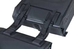 Basil Urban Dry Dubbele Fietstas - Zwart - 50 Liter 17 Basil Urban Dry Dubbele Fietstas - Zwart - 50 Liter -Fietsen Kortingswinkel 1200x800 68