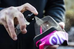 Muc-Off Anti-Fog Treatment Anti Aandamp 32ml 10 Muc-Off Anti-Fog Treatment Anti Aandamp 32ml -Fietsen Kortingswinkel 1200x801 3