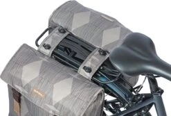 Basil Elegance Dubbele Fietstas MIK - 40-49 Liter - Chateau Taupe -Fietsen Kortingswinkel 1200x810 1