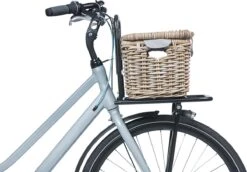 Basil Denton Fietsmand M - Voor - Rotan - Grijs - Medium -Fietsen Kortingswinkel 1200x835 5