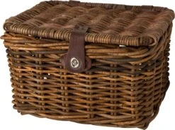 Fastrider Sera Rotan Fietsmand - Bruin - 17L - Handgemaakt - Met Klep -Fietsen Kortingswinkel 1200x893 2