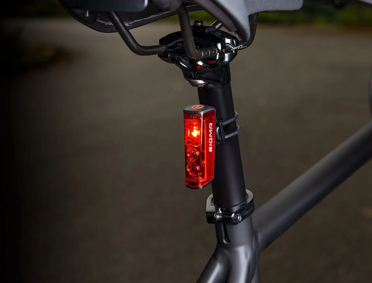 SIGMA SPORT Sigma Blaze USB Fietsachterlicht - Achterlicht Met Remlicht Functie - Oplaadbaar 3 SIGMA SPORT Sigma Blaze USB Fietsachterlicht - Achterlicht Met Remlicht Functie - Oplaadbaar - Afbeelding 3