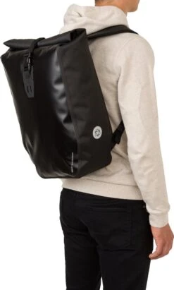 AGU Rugzak Shelter - Zwart - 21L - Waterdicht - Roll-top -Fietsen Kortingswinkel 722x1200 1