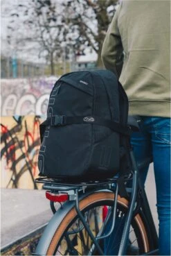 Basil Flex Fietsrugzak - Enkele Fietstas - 17 Liter - Zwart -Fietsen Kortingswinkel 803x1200 3