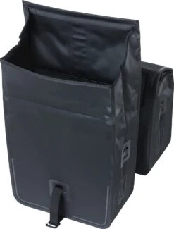 Basil Urban Dry Dubbele Fietstas - Zwart - 50 Liter 20 Basil Urban Dry Dubbele Fietstas - Zwart - 50 Liter -Fietsen Kortingswinkel 911x1200